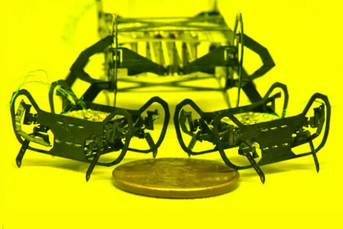 Харвардски учени са конструирали робот с размерите на монета (ВИДЕО)