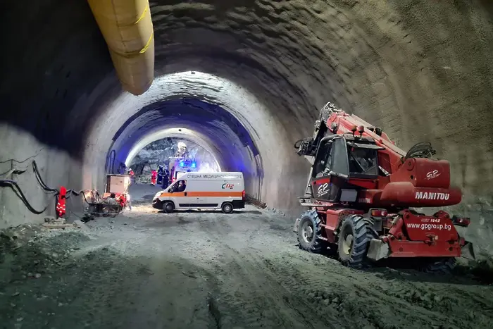 Скална маса в тунел 