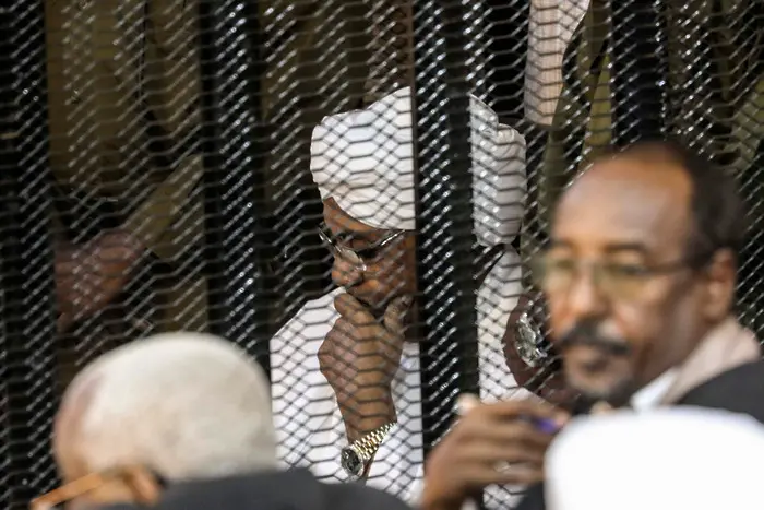 Судан съди бившия си президент