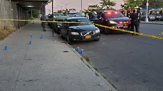 Поне петима са убити при стрелба от кола в Бруклин