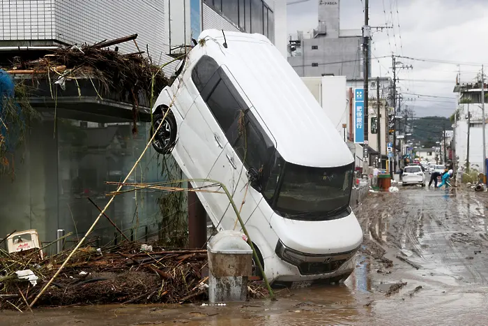 Наводнения в Япония взеха най-малко 39 жертви