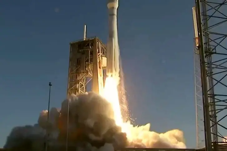 НАСА успешно изстреля роувъра 