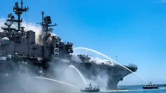 Най-малко 21 пострадали в пожар на US десантен кораб