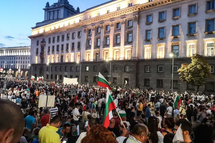 Велико народно въстание-2: хиляди протестиращи в София, Дунав мост е затворен