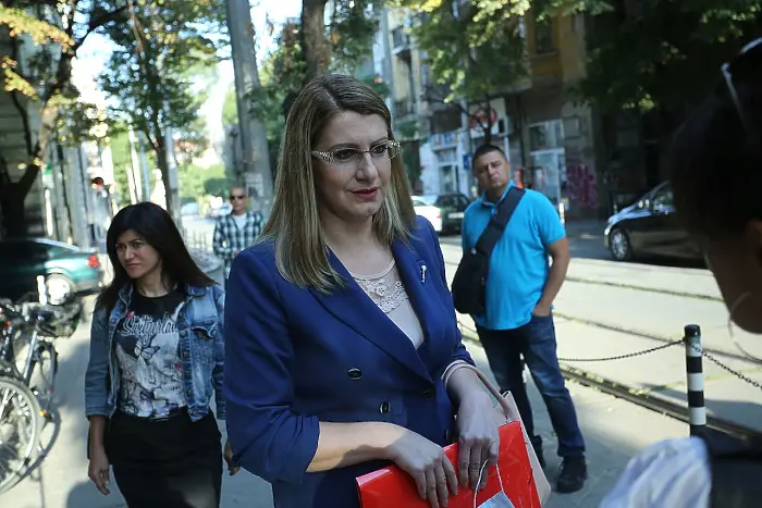 Министър Ахладова: Прокурорите не са подчинени на Главния