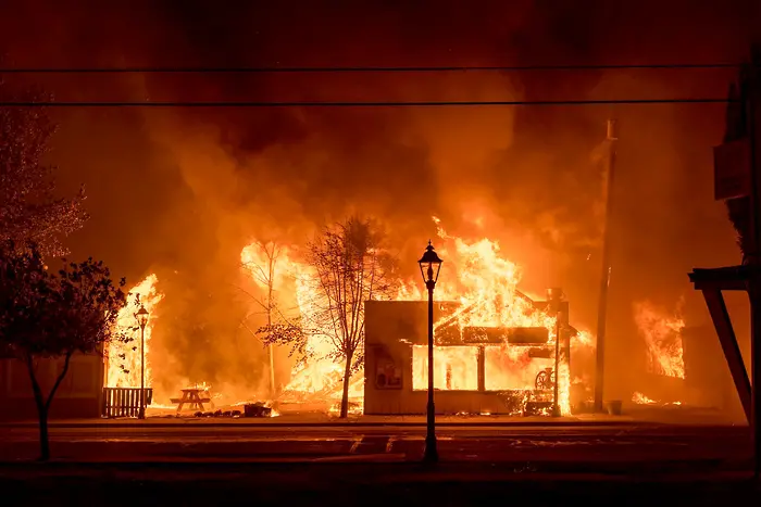 Половин милион американци евакуирани заради пожари в Орегон