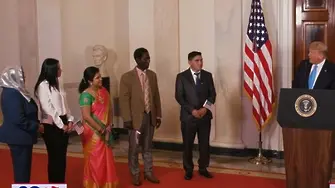 Тръмп приветства имигранти на церемония в Белия дом (ВИДЕО)
