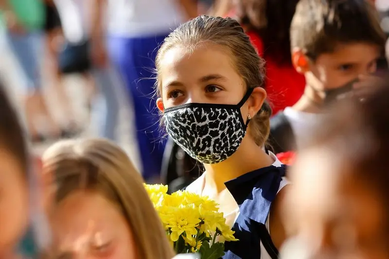 МОН: Почти 70% от учениците в София са на училище