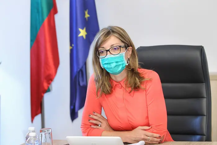 Захариева за Северна Македония: България казва „не“ на започването на преговорите, не на членството в ЕС