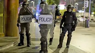Пак сблъсъци между полиция и протестиращи срещу мерките в Испания