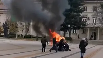 Врачанинът, който си подпали колата пред общината, се ядосал на 