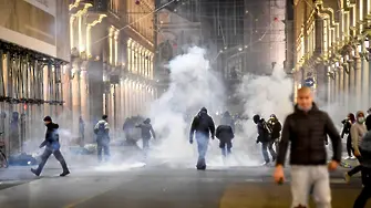 Италия: Сълзотворен газ срещу протестиращи против мерките