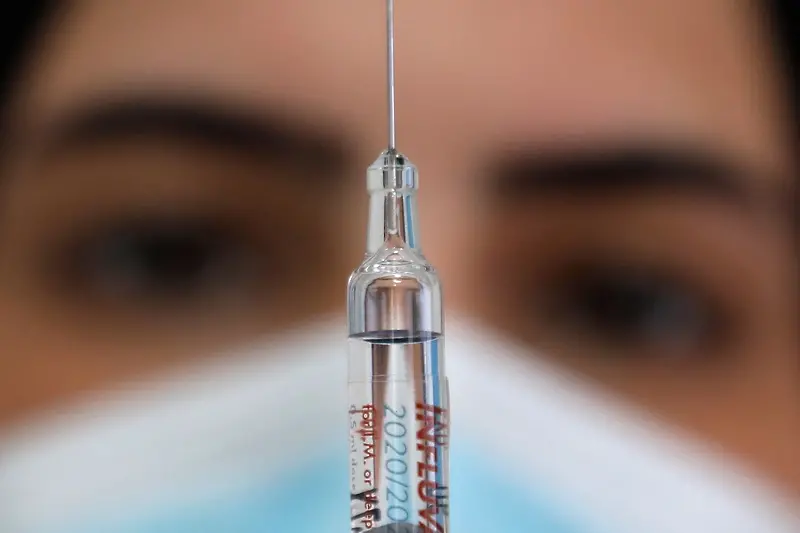 Около две седмици да е периодът между ваксините срещу грип и COVID