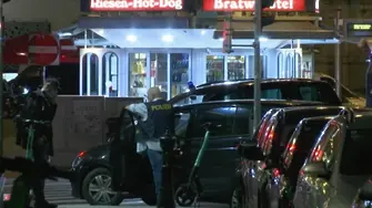 Тероризъм във Виена: поне трима убити, 15 ранени, застрелян е 1 от нападателите (ВИДЕО)