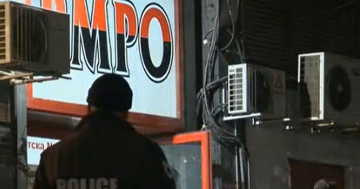 Двама дужи са задържани тази вечер пред централата на ВМРО,