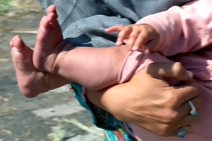 Как столични болници си подмятат новородено момченце с COVID