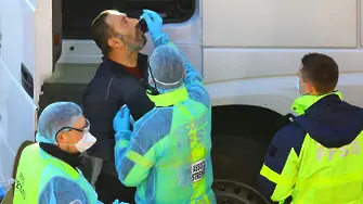 Френски пожарникари ще правят тестове за коронавирус в Дувър, за да се облекчи трафикът