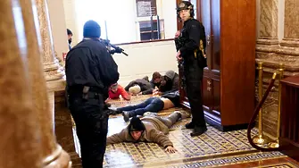 Коя е жената, застреляна при блокадата на Конгреса на САЩ