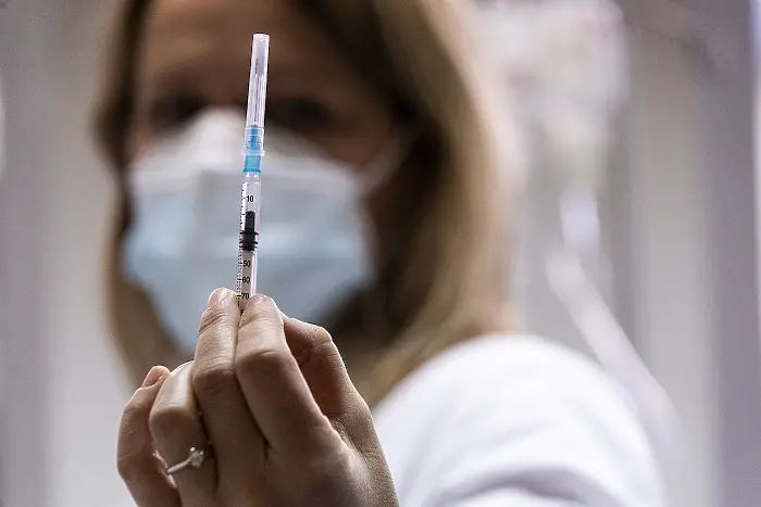 Утре пристигат още 14 040 ваксини на Pfizer/BioNTech