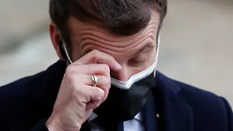 Макрон е с кашлица и висока температура в резиденцията си във Версай