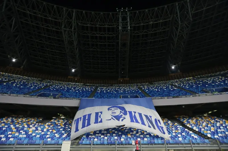 Стадионът в Неапол вече носи името на Марадона. Не всички са доволни