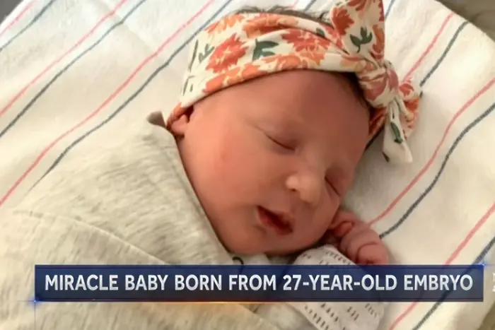 Как Моли се ражда от ембрион, замразен преди 27 години