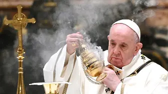 Папа Франциск е добре след операцията на дебелото черво