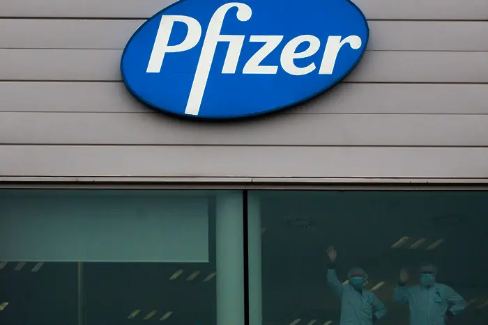 Великобритания: Ваксината на Pfizer да не се поставя на хора със сериозни алергии