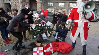 Да им пожелаем Оставка за Коледа Под този надслов бе