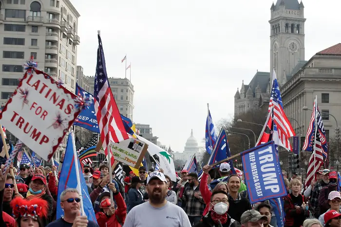 Поддръжници на Тръмп протестираха в САЩ, сблъсъци във Вашингтон