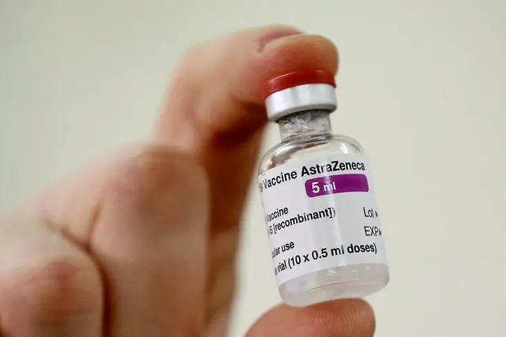 Великобритания от днес ваксинира с AstraZeneca