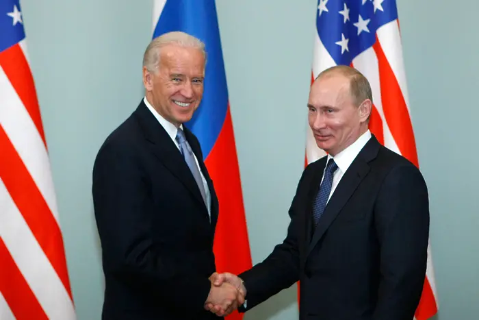 Русия и САЩ продължават с 5 години договора за стратегическите оръжия