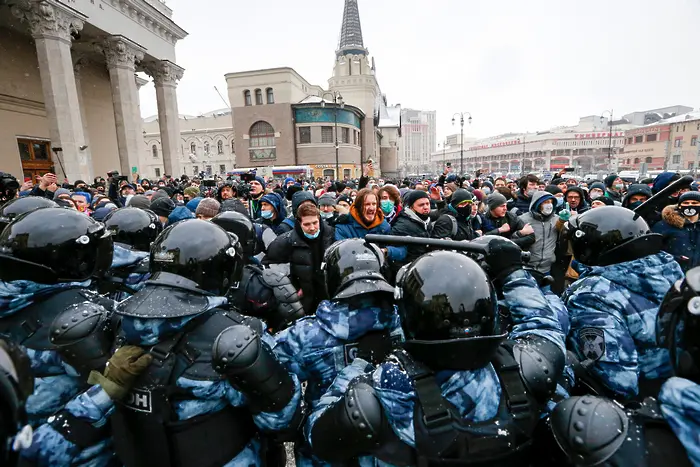 Хората на Навални спират протестите до пролетта