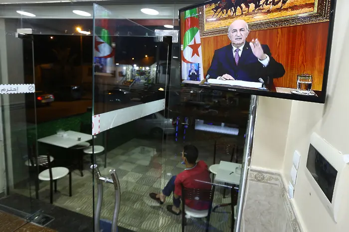 Алжир разпуска парламента, свиква предсрочни избори