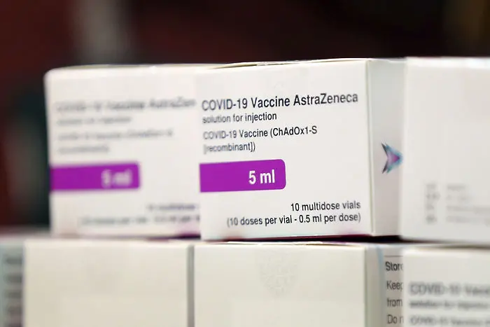 AstraZeneca - задължена не да произведе ваксини, а да положи усилия