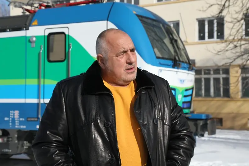Борисов: Вече имаме най-добрите локомотиви в света. Желязков: Пасажерите се возят във вагони