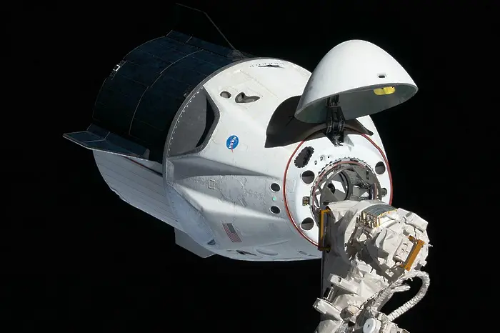 SpaceX праща четирима туристи в космоса