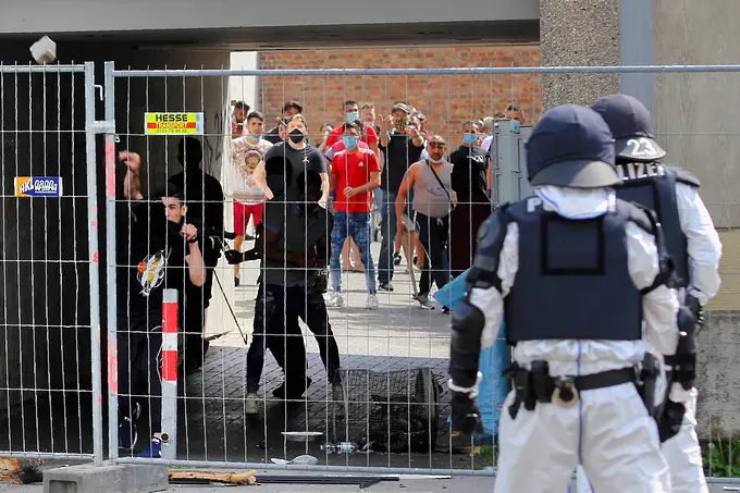 Над 100 работници в Германия под карантина заради заразен българин