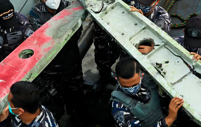 Разбилият се в Индонезия самолет е попаднал в зона на силна турбулентност при излитането