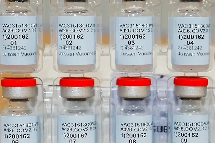 Южна Африка се отказва от ваксината на AstraZeneca, взема Johnson & Johnson