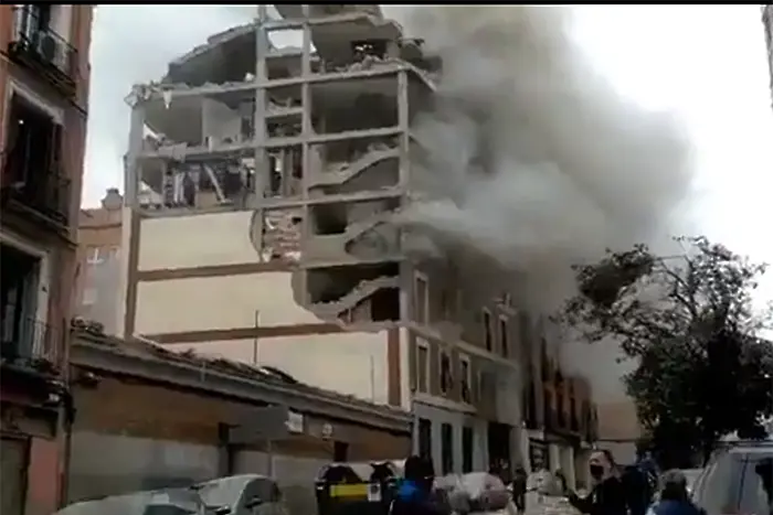 Трима загинаха при експлозия, която унищожи сграда в Мадрид (ВИДЕО)