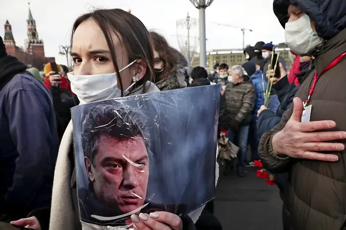Хиляди руснаци почетоха днес Борис Немцов (СНИМКИ)