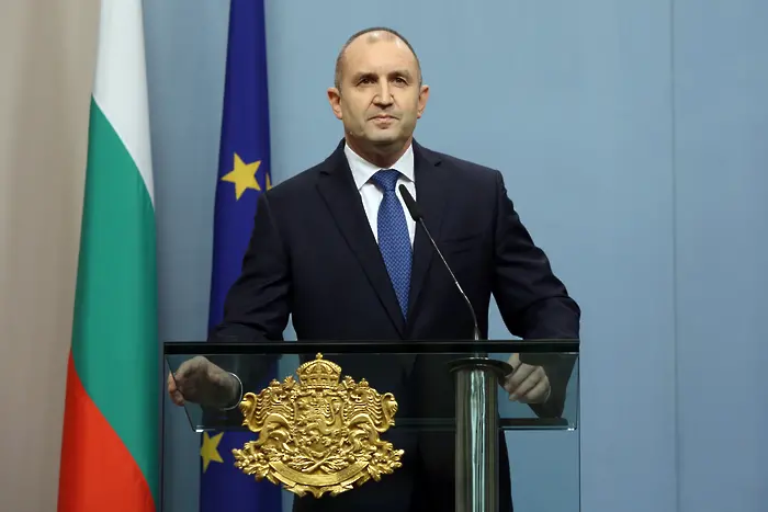 Радев: Борисов не се трогна за битите български протестиращи, сега се прави на радетел за демокрация