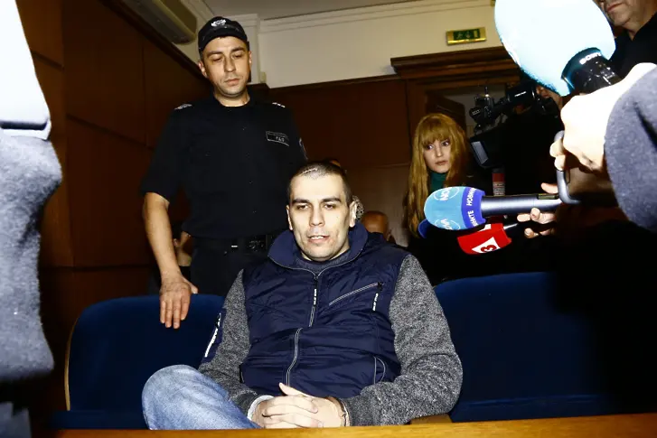 20 години затвор за Викторио, който застреля жената и бебето си