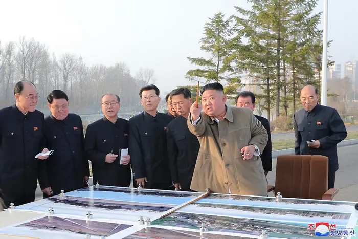 Дипломати напускат Северна Корея заради липса  на храни и лекарства