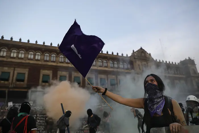 Хиляди жени протестираха в Мексико сити срещу сексуалното насилие