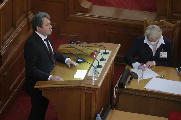 Тошко Йорданов се извини на депутатка от ГЕРБ