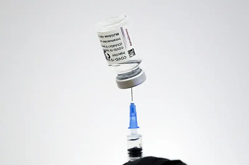 „АстраЗенека“ - остава ваксинация с 2 дози в интервал 4-12 седмици