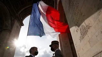 Френски военни атакуват политиката