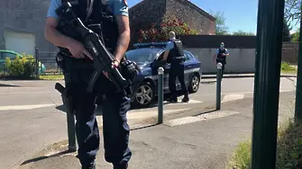 Мъж ранява с нож френска полицайка. Убит е в престрелка при арест